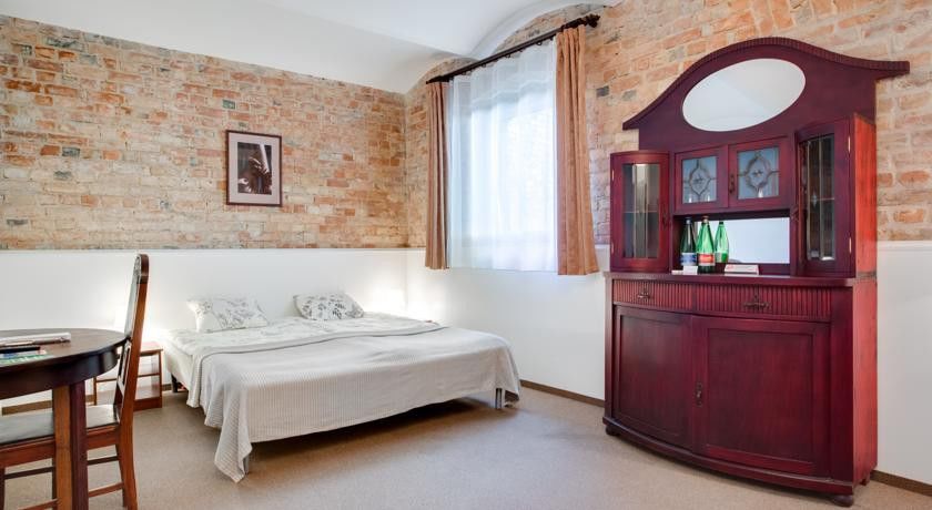 Janne Hotel Рига Екстериор снимка