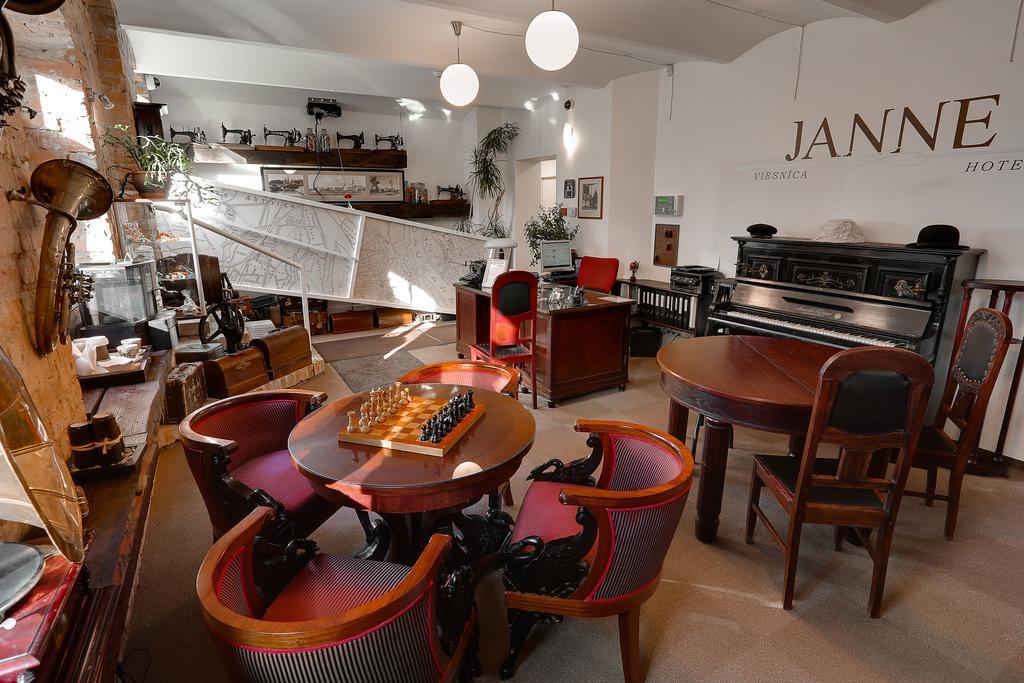 Janne Hotel Рига Екстериор снимка